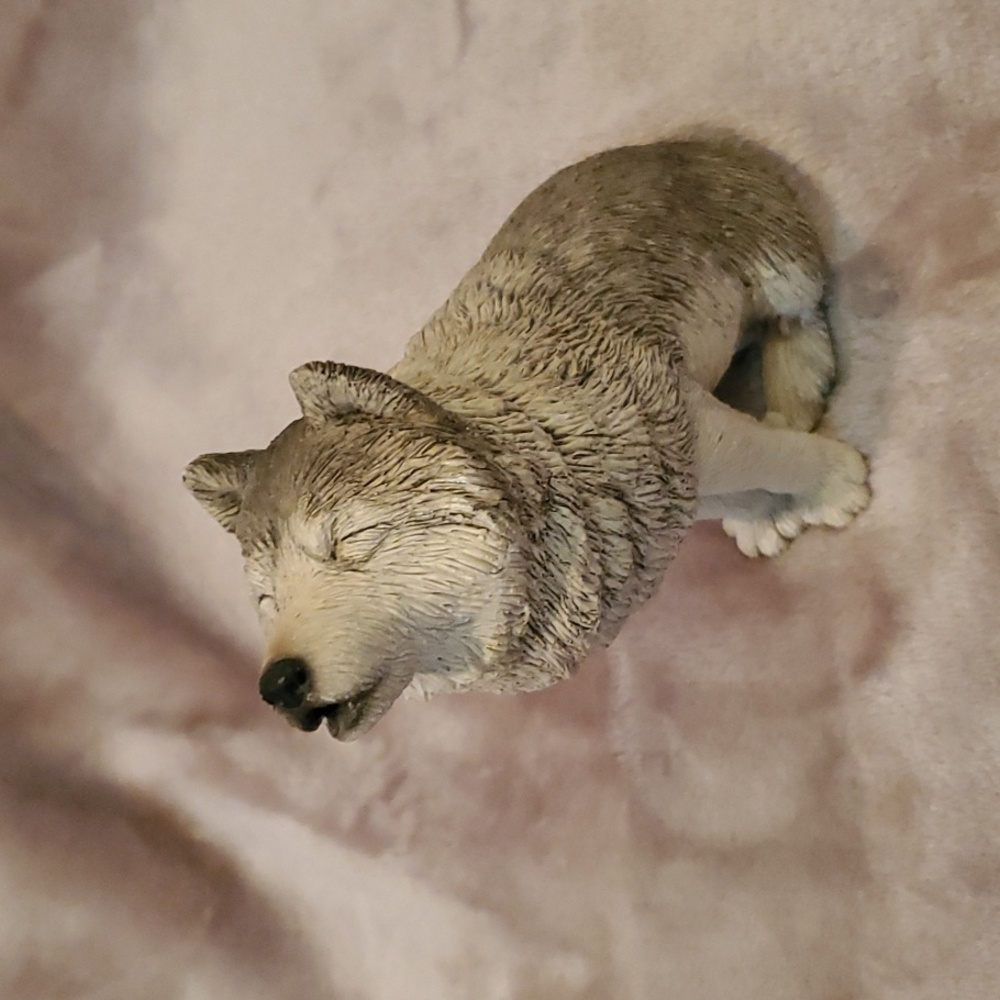 Vintage Gray Howling Wolf Sandicast Figurine